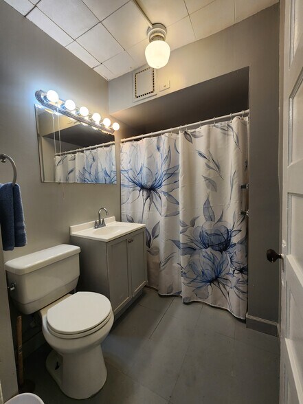 Building Photo - 201 Montgomery St