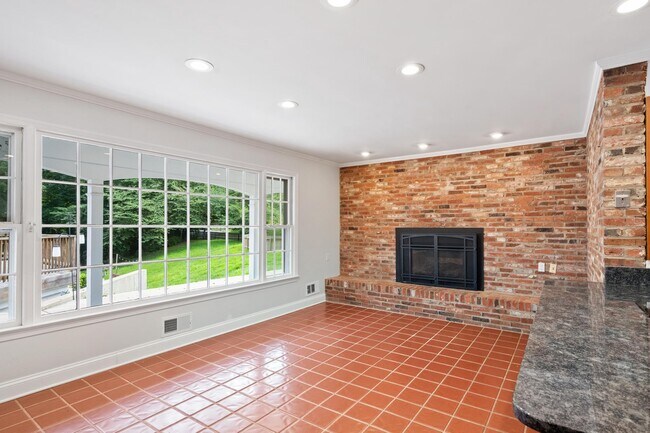 Building Photo - 7732 Canal Ct