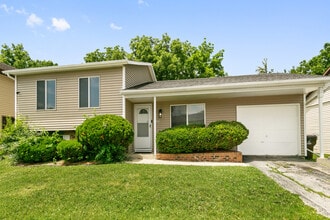 Building Photo - 18200 Fountainbleau Dr