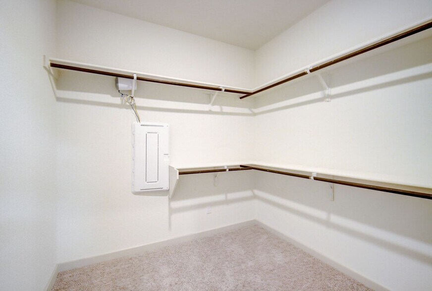 Building Photo - 131 Big Sandy Creek Dr