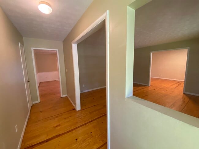 Building Photo - 2507 Waldemar Ln