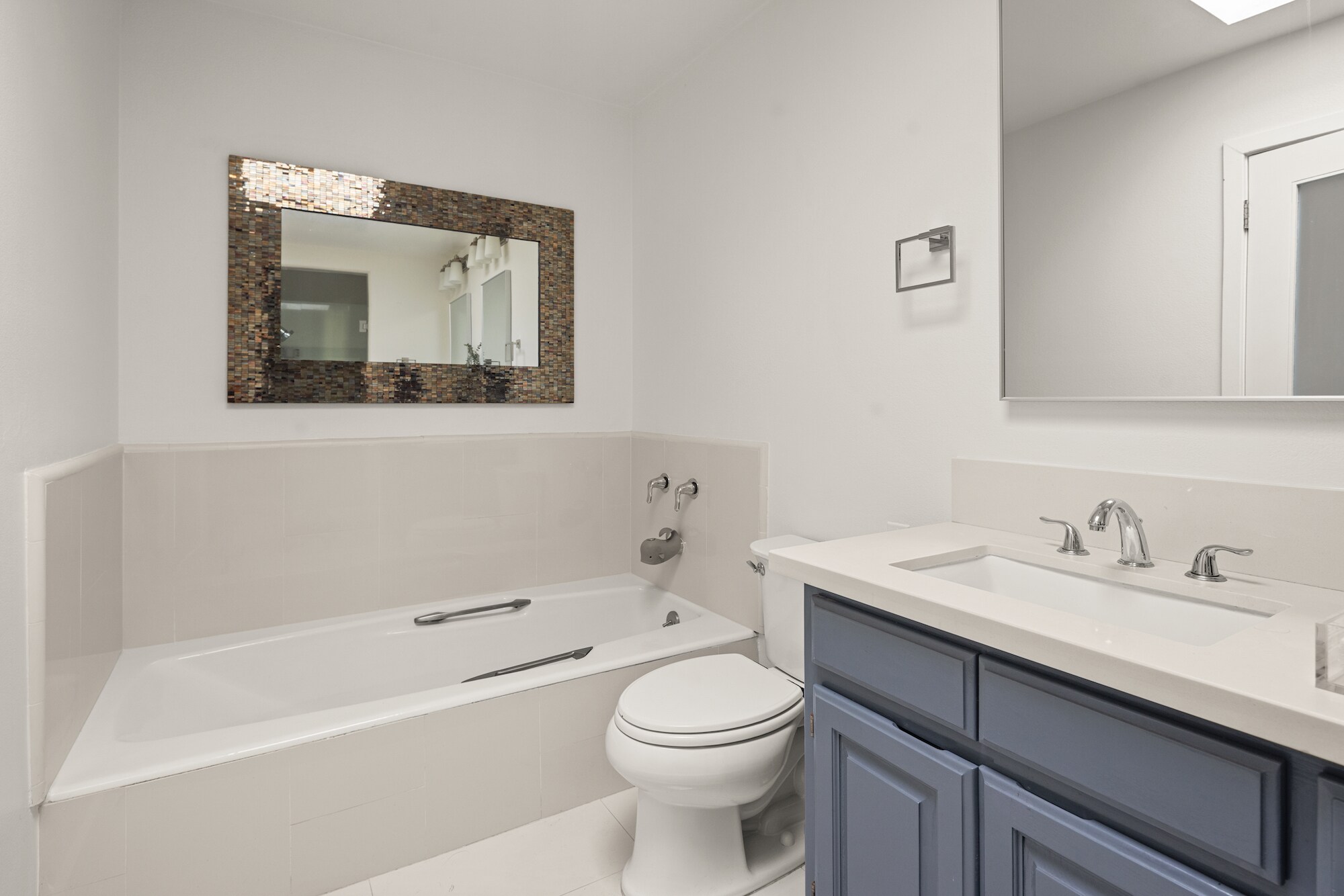 Primary bathroom - 18 N Venice Blvd