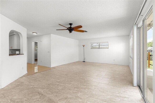 Building Photo - 9662 SW 95th Ct