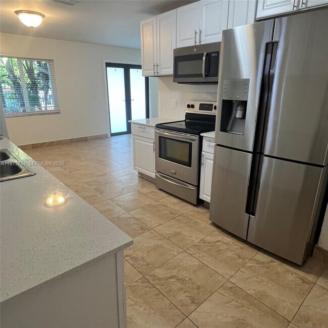 Building Photo - 3156 SW 16th St