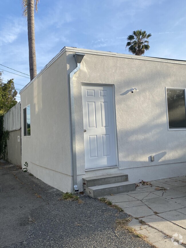 Front Entrance - 300 S La Peer Dr