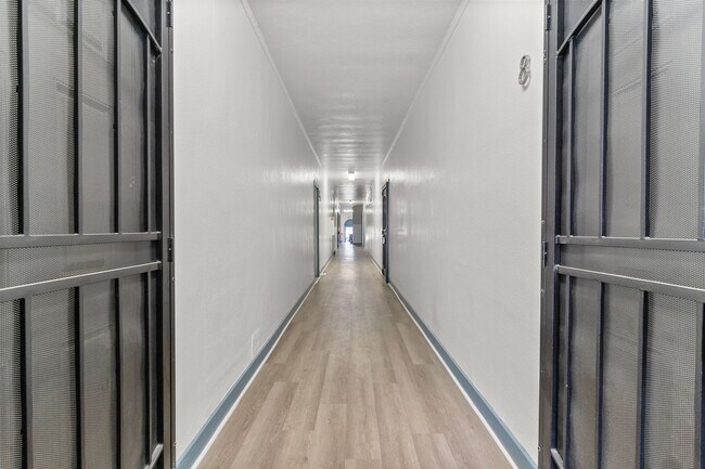 Building Photo - 1424 Chestnut Ave