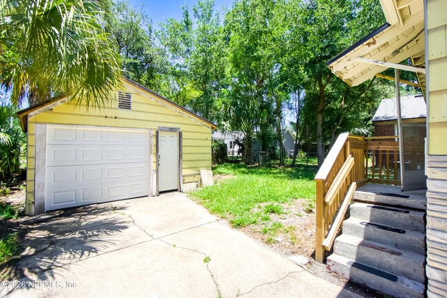 Building Photo - 569 W 49th St