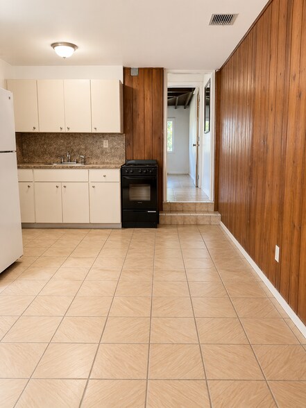 Building Photo - 1355 NE 129th St