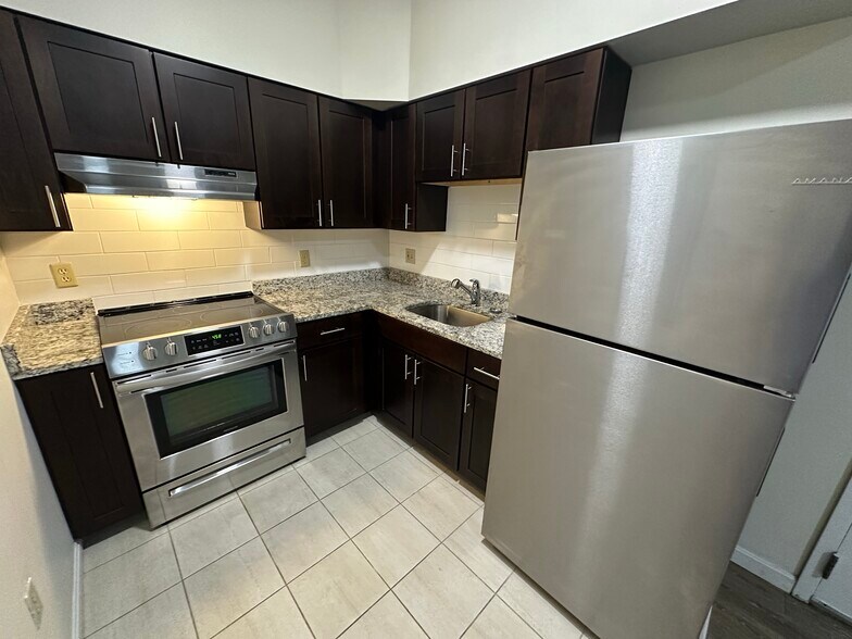 Building Photo - 76 Essex St