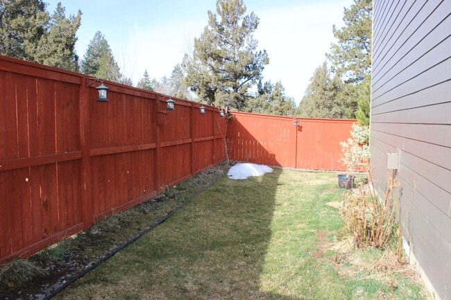 Building Photo - Westside Bend Home Near Old Mill | Spacious Layout & Fenced Yard