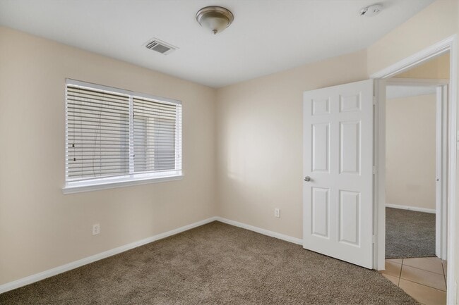 Building Photo - 835 Dracena Ct