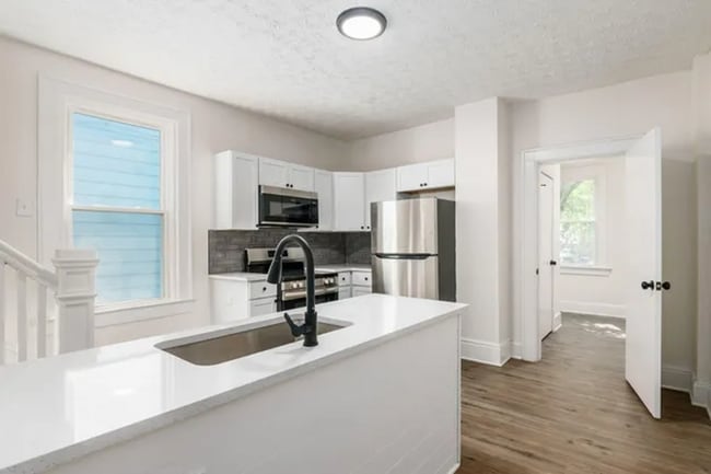 Building Photo - 975-977 Miller Ave