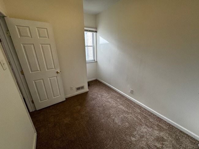 Building Photo - 2544 S Sartain St