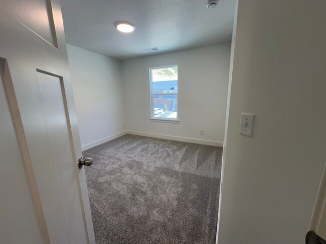 Building Photo - 5228 Acacia Dr