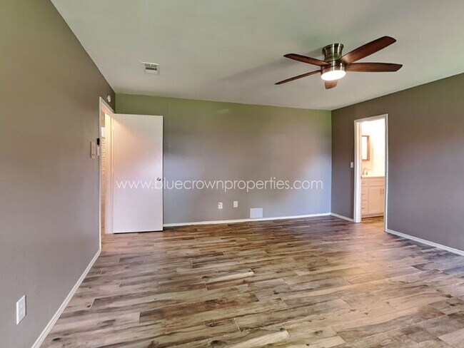 Building Photo - 9 Brookfield Ct