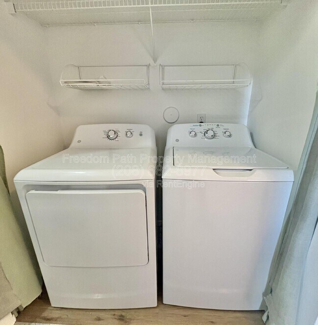 Building Photo - 1490 W Timor Ave