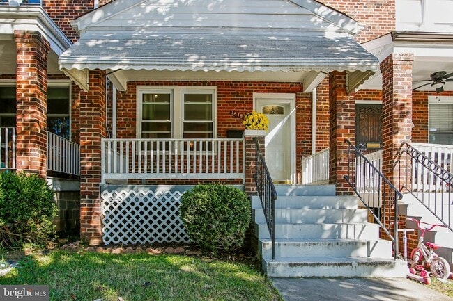 Building Photo - 1618 D St NE