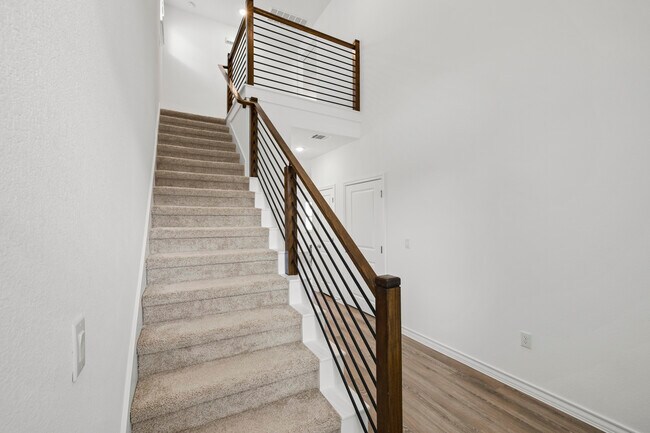 Building Photo - 5304 Jason Dr
