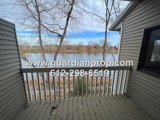 Building Photo - Split Level Townhouse Available May 1st on...