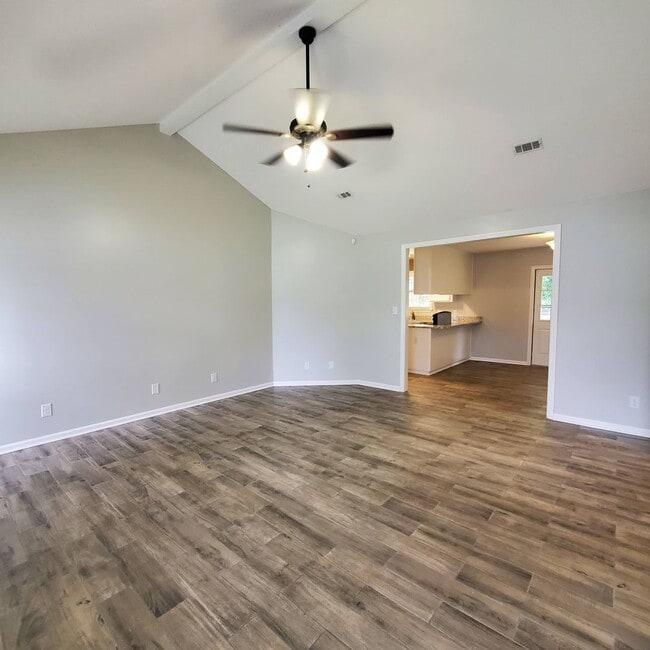 Building Photo - Charming 3-Bedroom Home with Private Fenced Yard in Valdosta, GA!