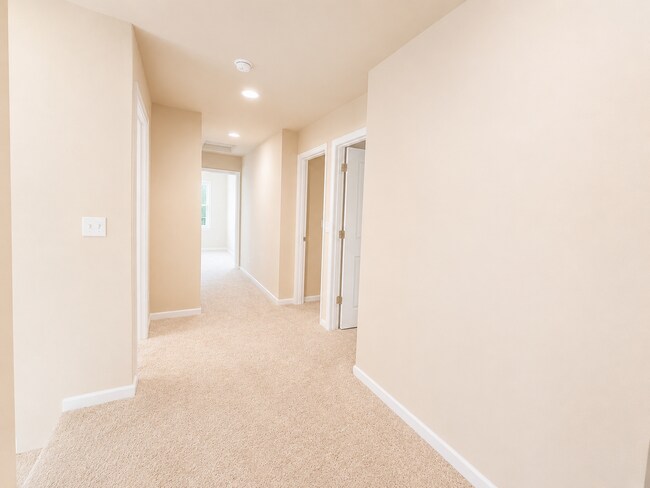 Building Photo - Large 4 Bedroom Home with EV Charger and Solar in Bethany Area