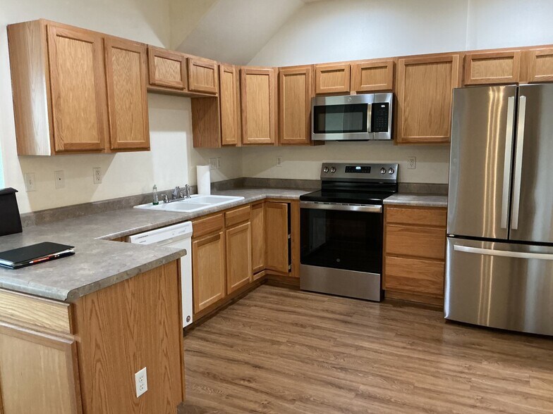 Building Photo - 3330 Apple Blossom Way