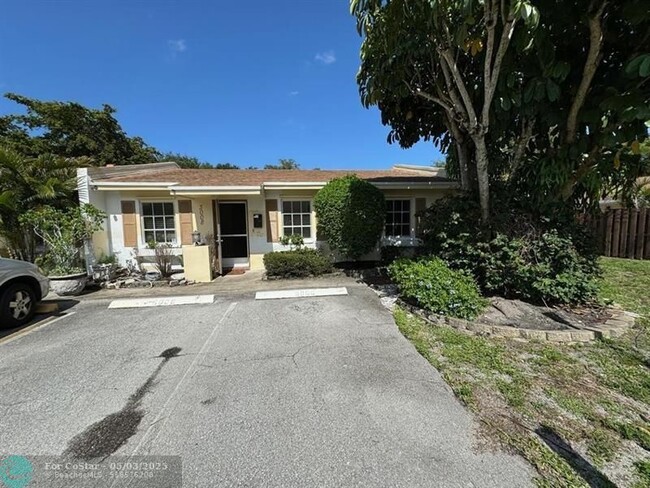 Building Photo - 3008 NW 69th Ct