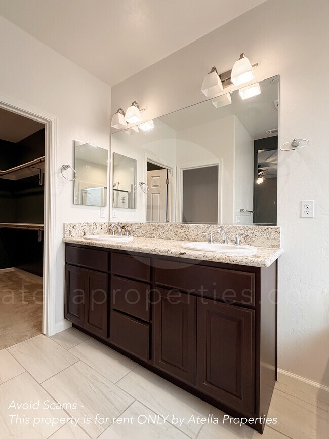 Building Photo - 654 Melbourne Way