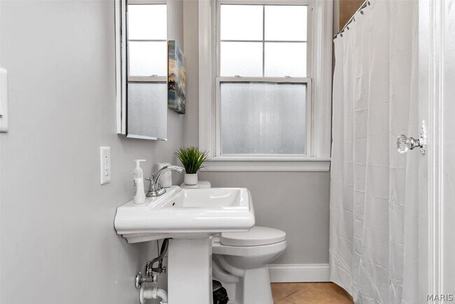 Building Photo - 7557 Buckingham Dr