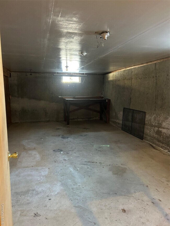 Building Photo - 135 W Nyack Rd