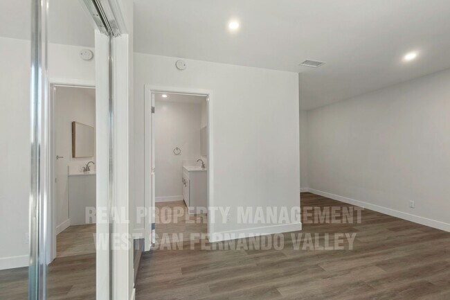 Building Photo - Beautifully Remodeled Single Family Home with Pool