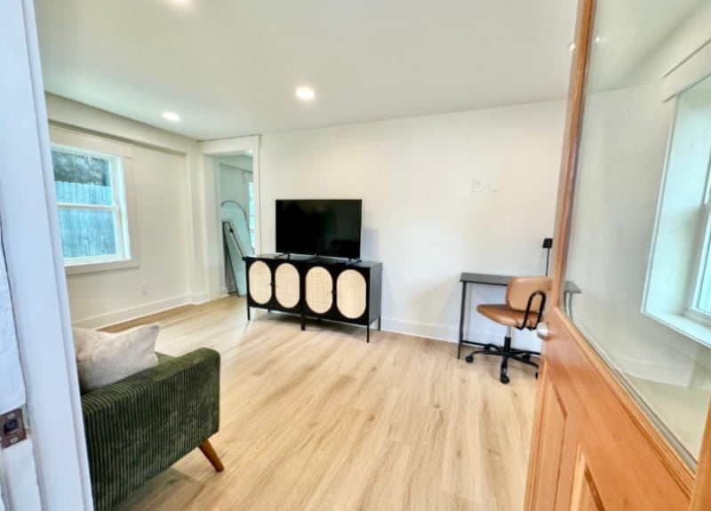 Building Photo - 1313 Live Oak St