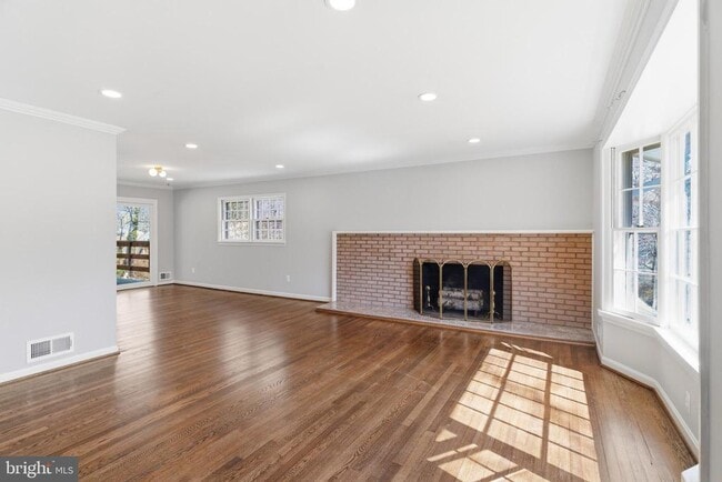 Building Photo - 9116 Hamilton Dr