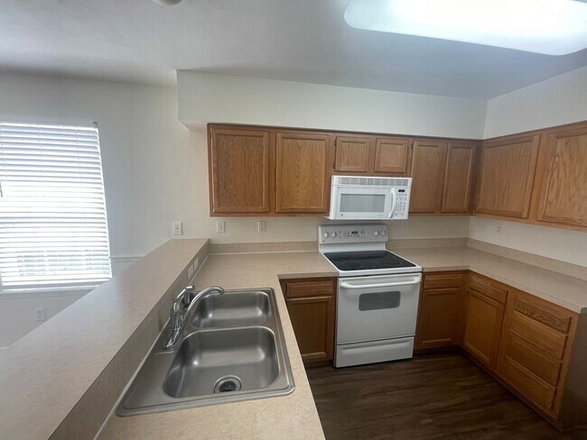 Building Photo - 3/2 Home in Walnut Creek with Vaulted Ceilings and Updated Finishes