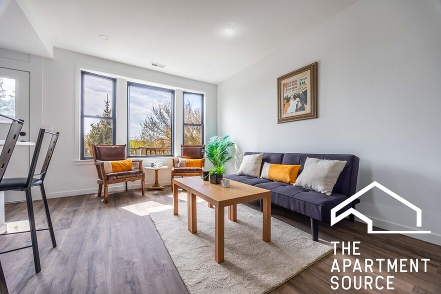 Building Photo - 4410 N Greenview Ave