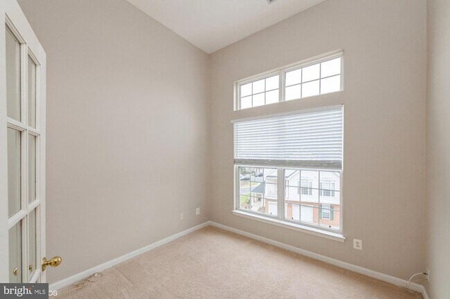 Building Photo - 25340 Lake Mist Square