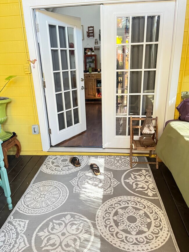 Screened in porch - 125 Dunning Ave