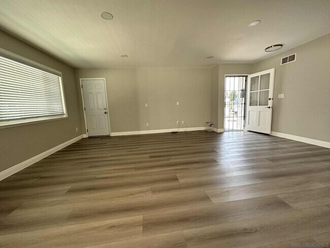 Building Photo - 819 Halecrest Dr