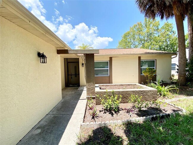 Building Photo - 8433 Somerset Dr
