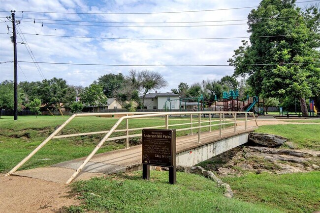 Building Photo - 10305 Caracara Dr