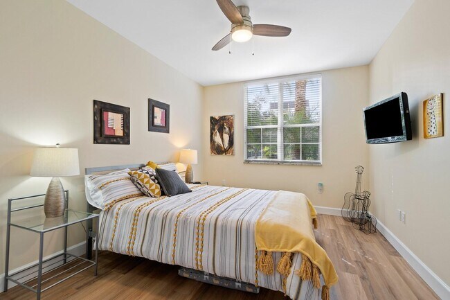 Building Photo - 630 S Sapodilla Ave