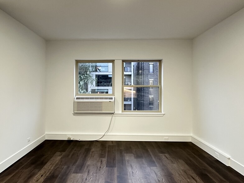 Building Photo - 1553 W Hollywood Ave