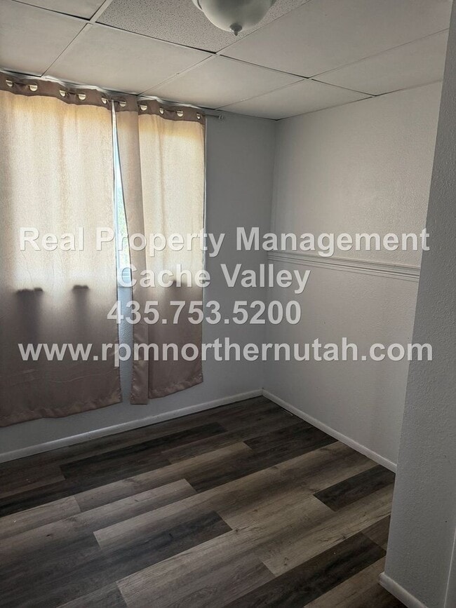 Building Photo - 357 N 200 W
