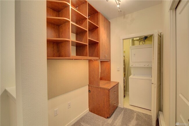 Building Photo - 1Bd/1Ba Redmond Condo
