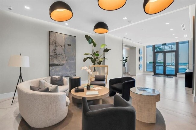 Building Photo - 301 1st St S