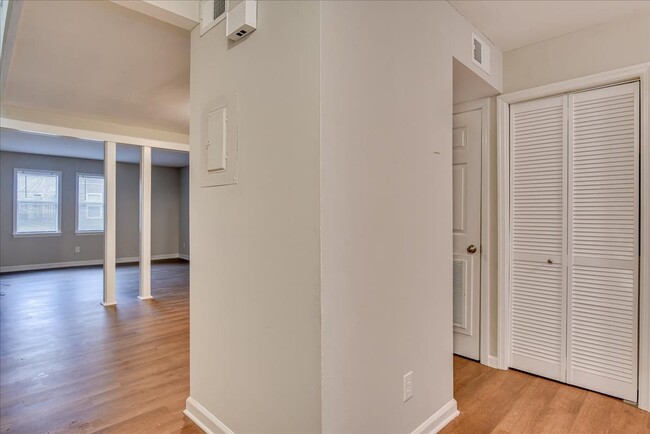 Building Photo - 305 Telfair St