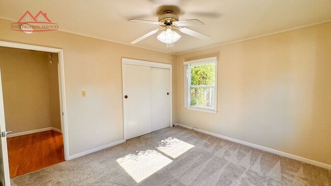 Building Photo - 1385 Ranchita Dr