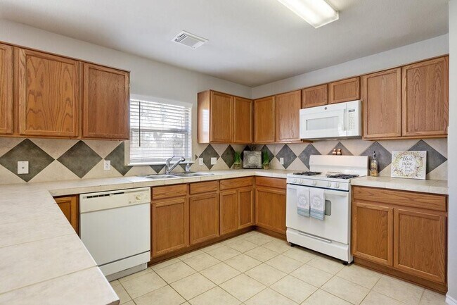 Building Photo - 1216 Mathias St