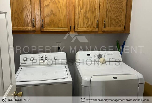 Building Photo - 514 Oak Ridge Wy