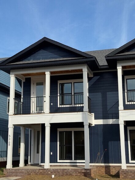 Building Photo - 536 N De Villiers St